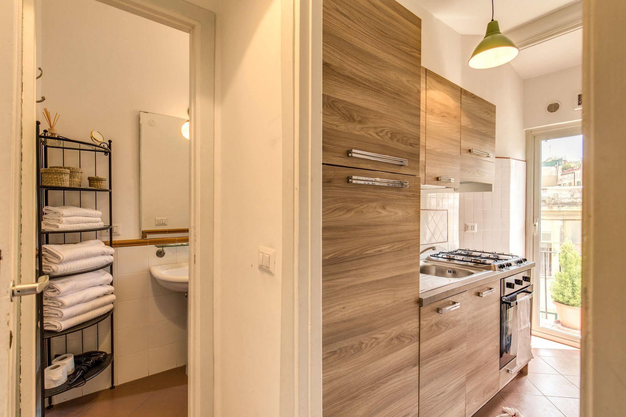 Aweshomeitaly - Spagna Glamour Life Penthouse Lägenhet *