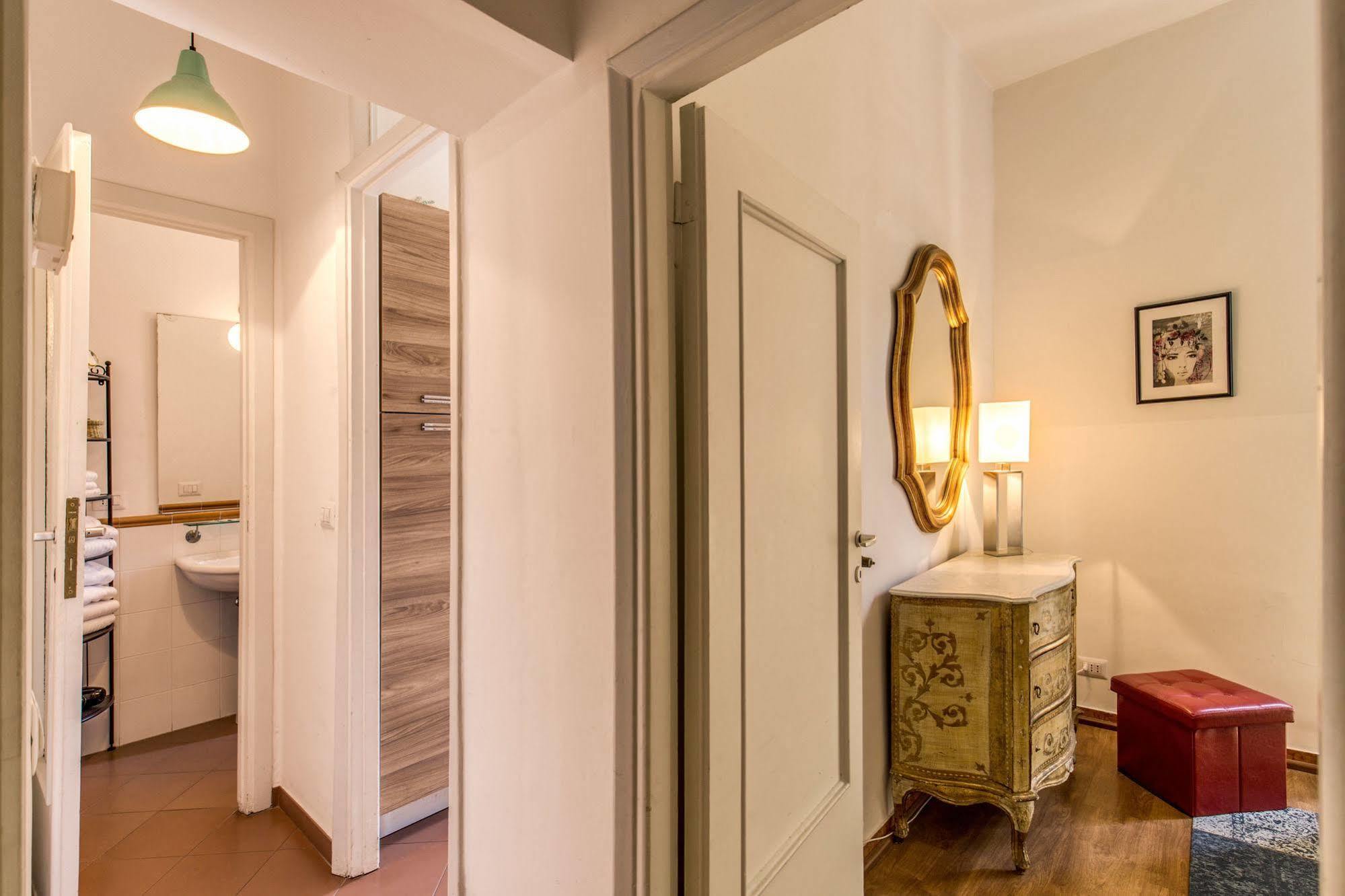 Aweshomeitaly - Spagna Glamour Life Penthouse Lägenhet *