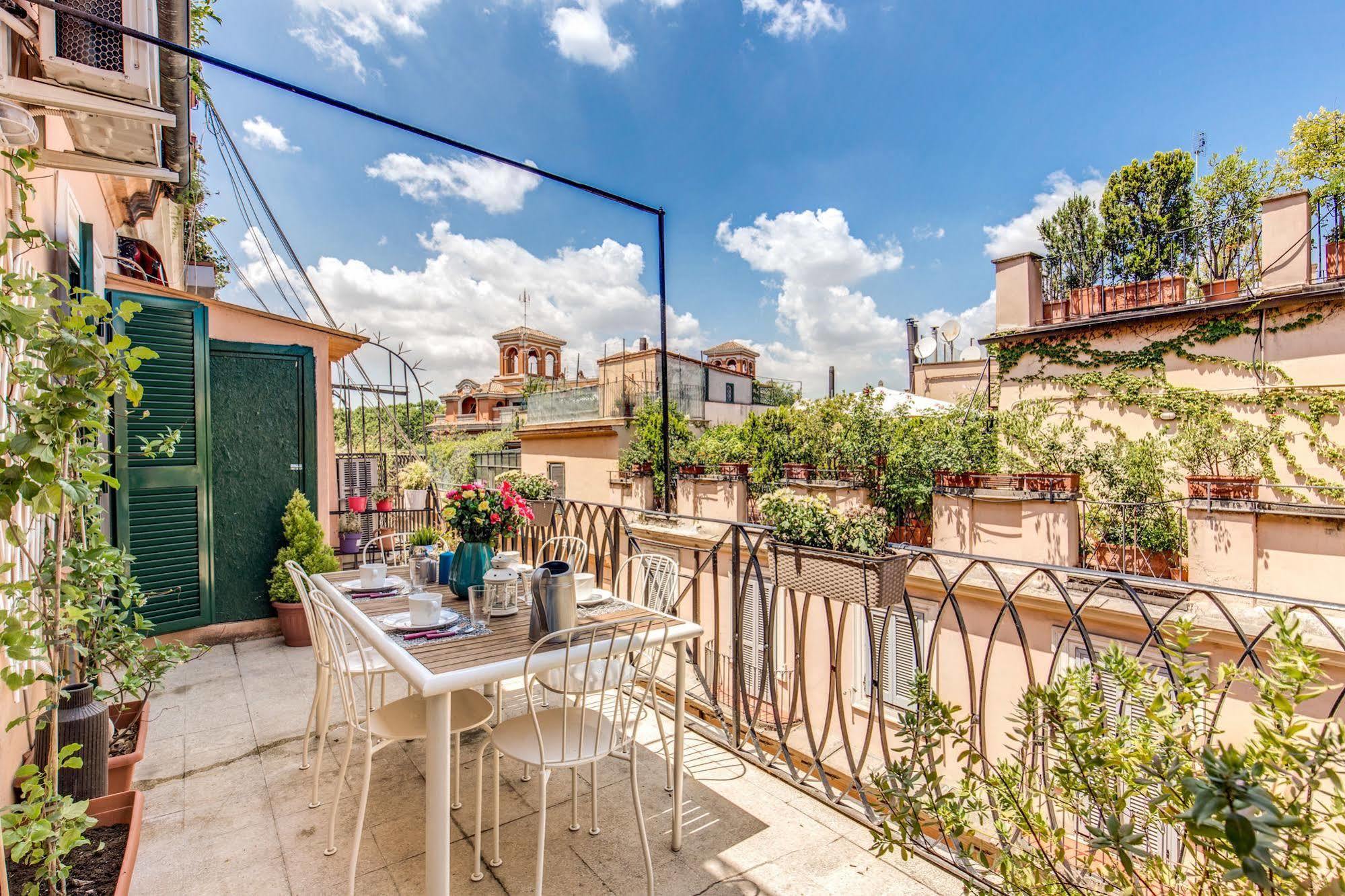 Aweshomeitaly - Spagna Glamour Life Penthouse Lägenhet *