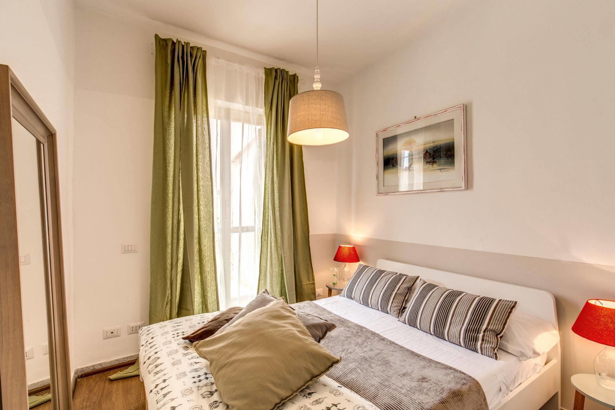 Aweshomeitaly - Spagna Glamour Life Penthouse Lägenhet *